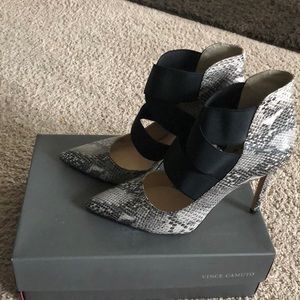 Snakeskin print heels🔥🔥